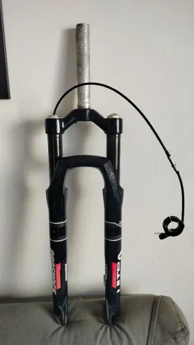Suspensão Proshock Ultra 29! Ar, trava no guidão e retorno! Tudo ok!!