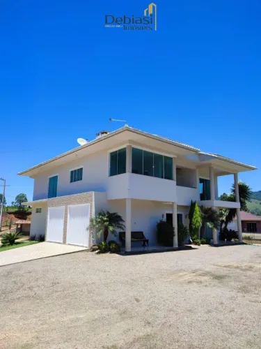 Propriedade Completa com Casa e Sala Comercial | 1.500 m² de Terreno.
