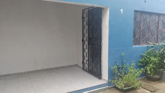 Aluga-se apartamento