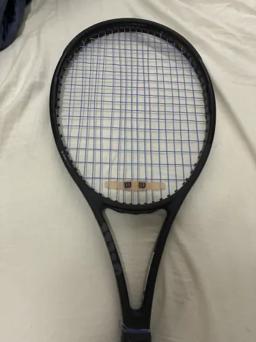 Wilson Pro Staff 97LS v13 (97 in², versão LS = Light Series),