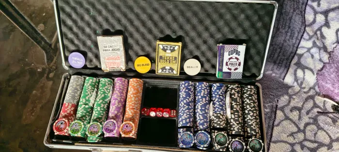 Maleta de Poker 500 fichas enumeradas + toalha de Poker Texas holdem