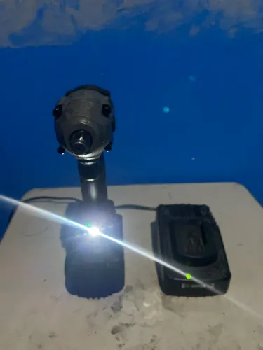 Chave de Impacto Wesco 20V c/ Bateria e Carregador - Necessita Troca da Placa