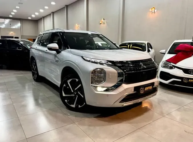 Mitsubishi Outlander HPE-S 2.4 4X4 AUT (híbrido) 2026