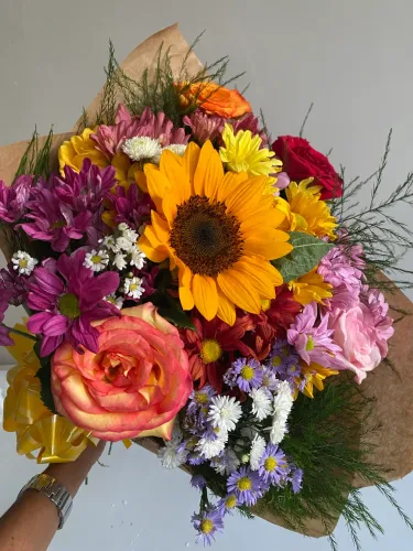 Buquê de flores alegres para encantar/ entrega rápida/ foto e mensagem personalizada