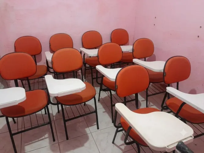 Vendo 10 Cadeiras Escolares