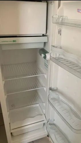 VENDE-SE GELADEIRA 110V, EM ÓTIMO ESTADO DE CONSERVAÇÃO