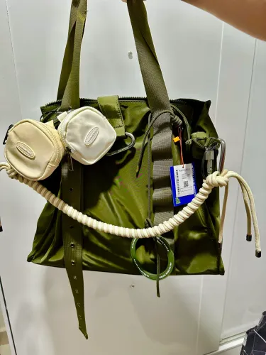 Bolsa tote em poliamida - Verde | Alexandre Pavão + Pool