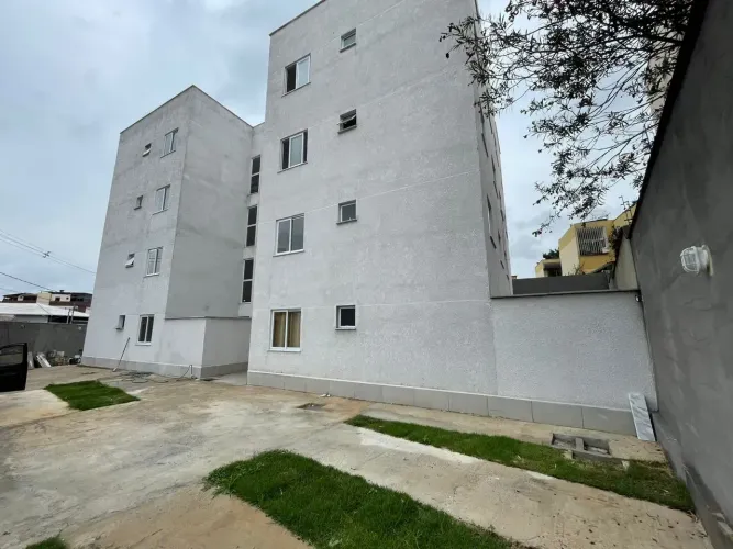Cobertura para venda,02 quartos e 02 vagas de garagem, no bairro Arvoredo em Contagem
