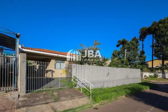 TERRENO DE 886,19 M² COM 2 CASAS!