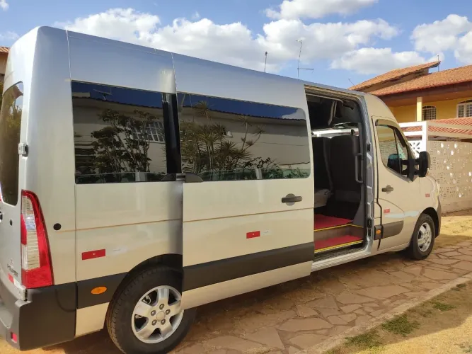 Alugo Van master executiva 22/23