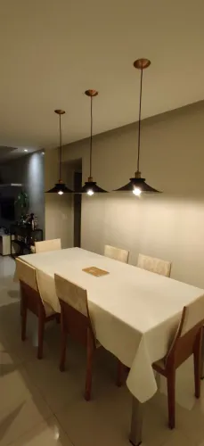 Mesa Líder de 6 lugares Tampo Vidro Branco e Pés de Aço Inox 2.00m x 0.90m