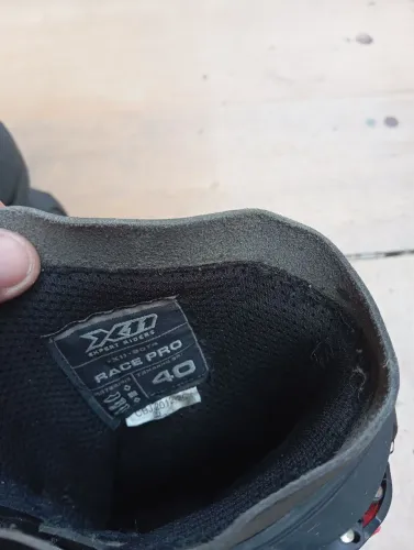 Bota x11 usada três vezes *