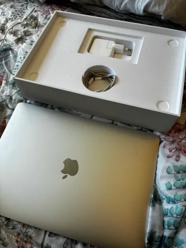 MacBook 2020 m1 256gb