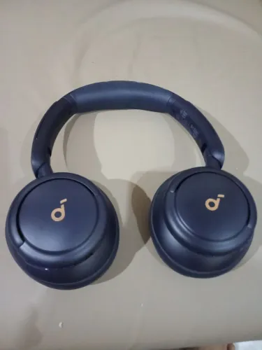 Fone Anker Soundcore Q30.
