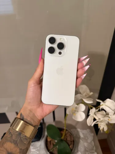 iPhone 15 Pro Titânio Branco IMPECÁVEL 