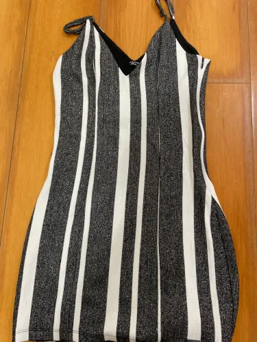 Vestido ( festa) ( lança perfume ) Maravilhoso?!! Lindo !! Perfeito uso !!!