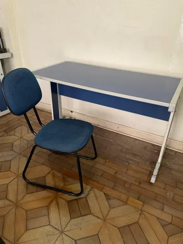 Mesa escrivaninha, tampa azul, 120x60 cm