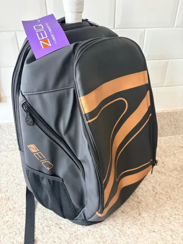 nova! mochila zeiq pro black bronze - preto