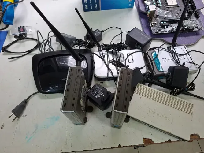 6 roteadores Wifi e Modems funcionando