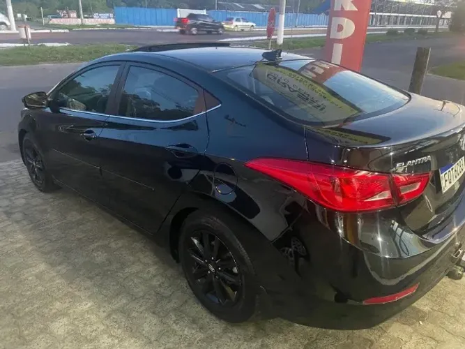 Hyundai Elantra GLS 2.0 16V Flex Aut. 2015