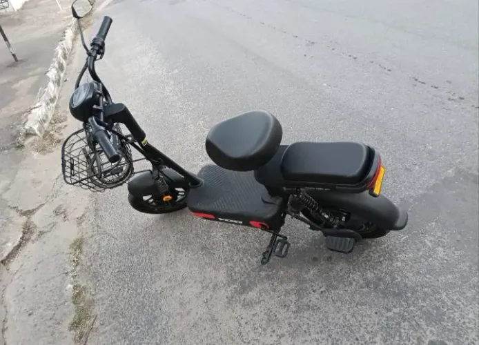 Bicicleta Scooter Eletrica Yoo 350wh Pto/vermelho modelo 2025 - Bateria 100%