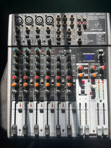 Mesa de Som Behringer Xenyx X1204 USB