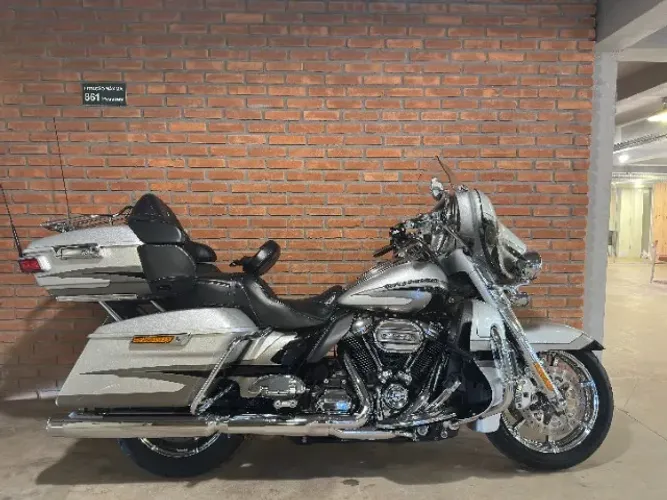 HARLEY-DAVIDSON ULTRA LIMITED 114 CVO