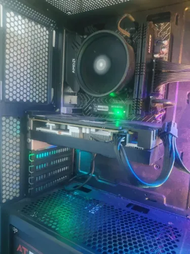 RX 5500 XT 8GB (aceito troca por outra placa de vídeo melhor e volto R$200)