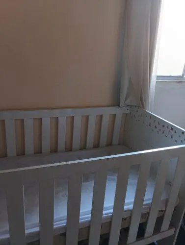 Vendo Berço (Incluindo colchão e jogo de berço feminino)
