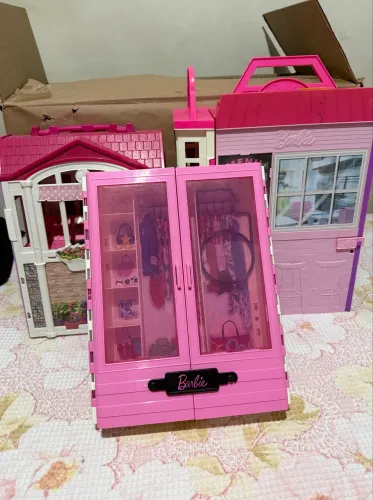Barbie casa e armário de brinquedo