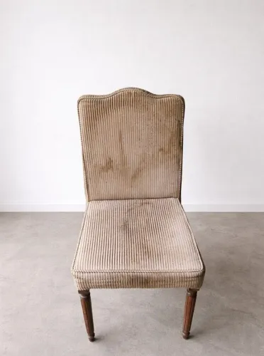 Cadeira estofada estilo vintage - madeira maciça<br><br>Cadeira com design