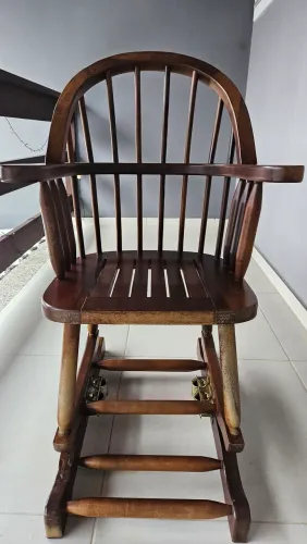 Cadeira de balanço de imbuia