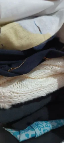Lote de roupas aprox 30 peças: Vestidos, blusas, Saias Tricô com Peças Novas
