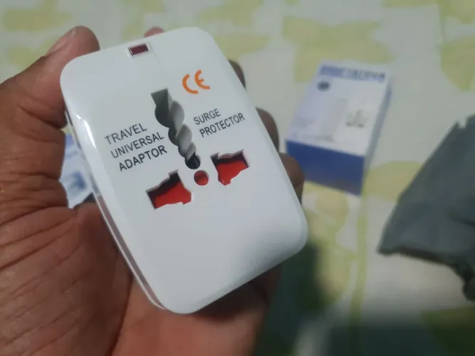 Adaptador de tomada universal