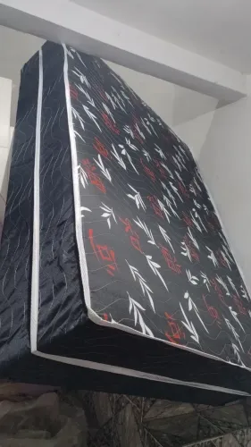 Cama de casal acoplada sem uso