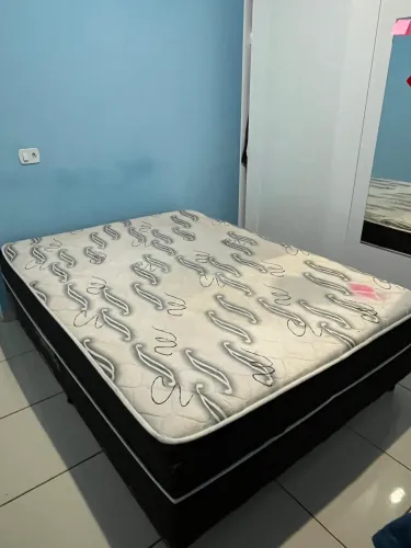 Vende-se Cama Box