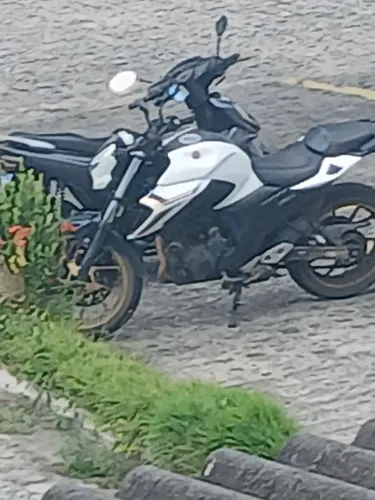 Vendo para assumir ou alugo moto 