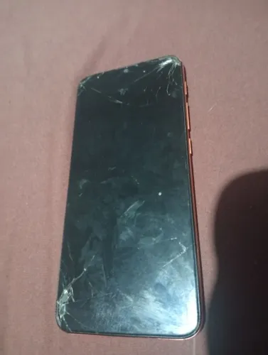 VENDE-SE CELULAR USADO