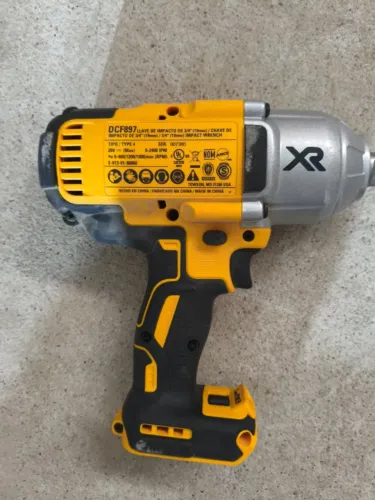 Parafusadeira de impacto dewalt com bateria