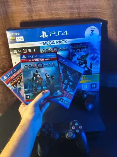 PS4 SLIM 1TB - 2 CONTROLES