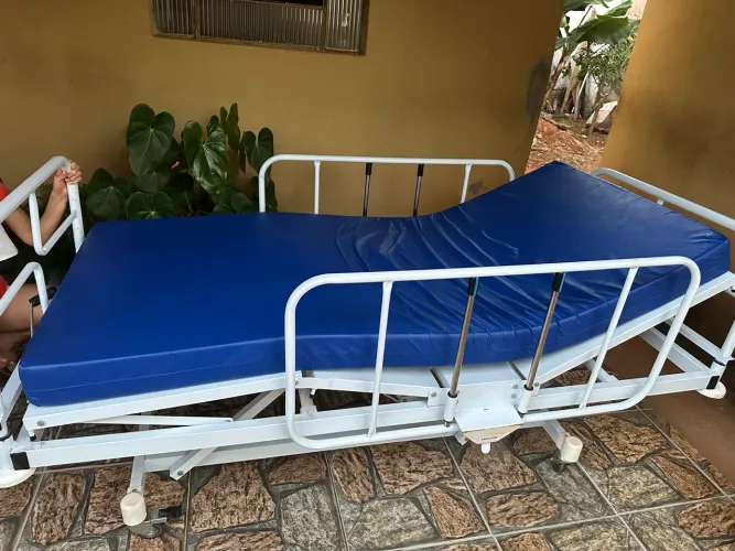 CAMA HOSPITALAR MANUAL COM COLCHÃO
