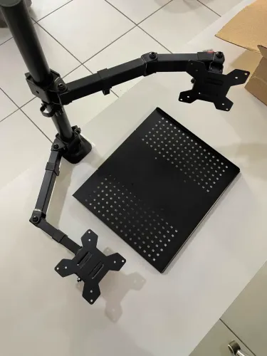 Suporte articulado de mesa para monitor
