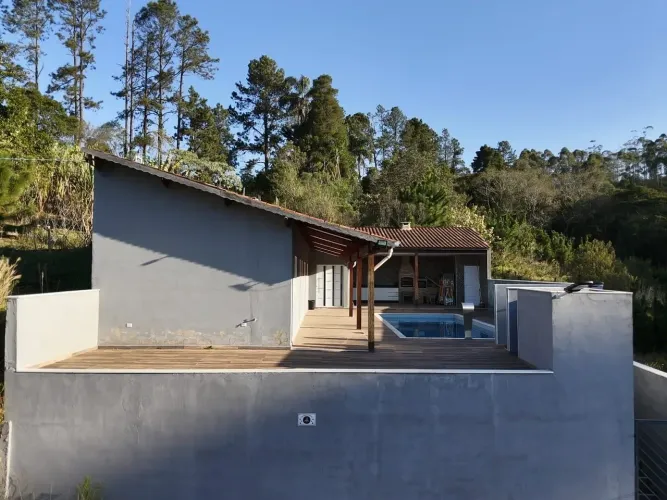 Chácara no condomínio com piscina