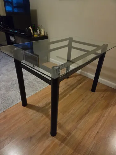 Mesa com tampo de vidro