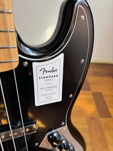 Contrabaixo Fender Standard Jazz Bass Indonésia - Novo Sem Uso + Kit Completo (Com NFe)