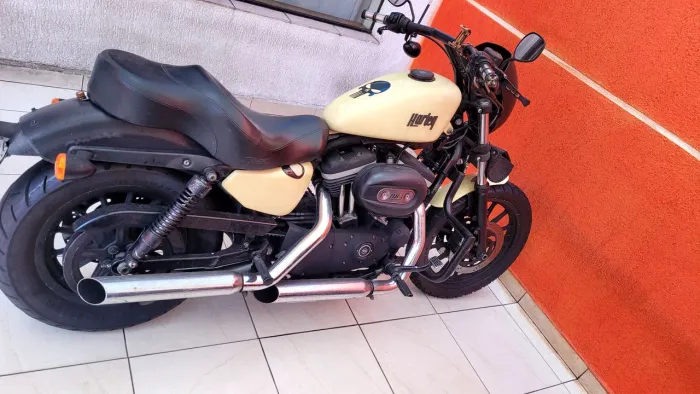 Harley 883