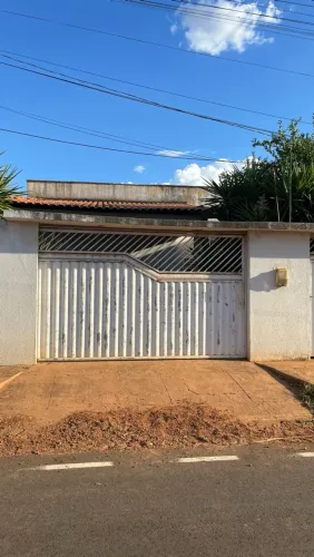 Vende se casa no bairro jardim das oliveiras