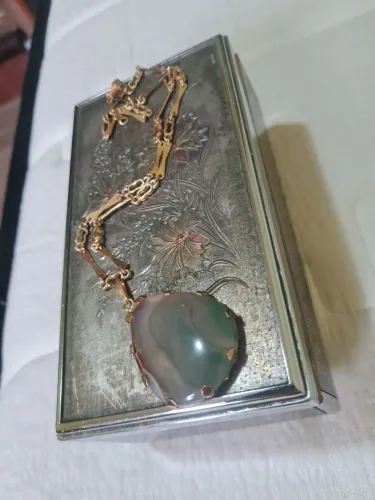 Lindo medalhão estilo jade