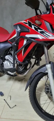 Protetor de carenagem com pedaleira