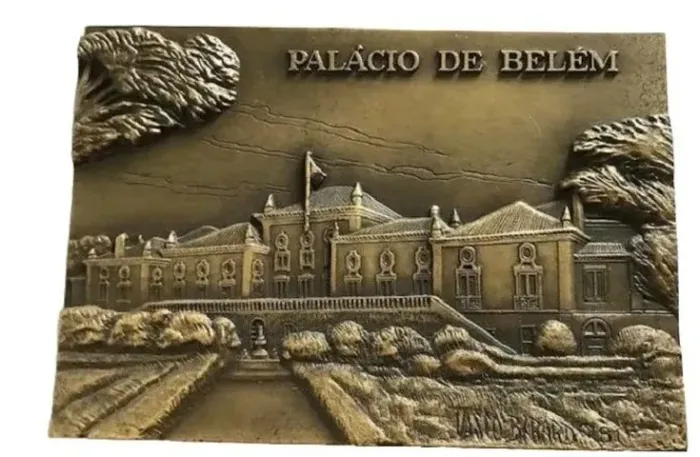 Placa talhada em bronze, em alto relevo, Palácio Nacional de Belém, Lisboa - Portugal